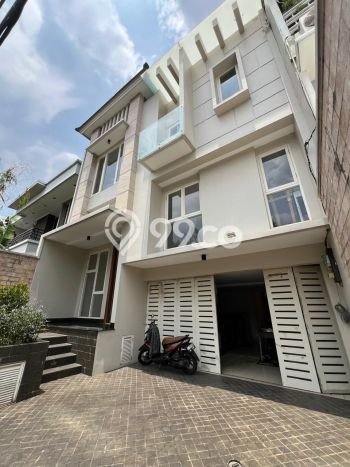Rumah Elit Modern Tanpa Renovasi di Gandaria Jakarta Selatan Rumah Elit Modern Tanpa Renovasi di Gandaria Jakarta Selatan