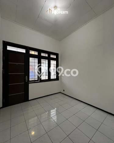 Hunian Mewah LB 160m2 Siap Huni Desain Elegan di Pondok Indah, Jakarta Selatan Hunian Mewah LB 160m2 Siap Huni Desain Elegan di Pondok Indah, Jakarta Selatan