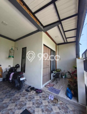 Rumah Modern Cantik 3 KT Bisa Langsung Pindah di Rungkut Rumah Modern Cantik 3 KT Bisa Langsung Pindah di Rungkut