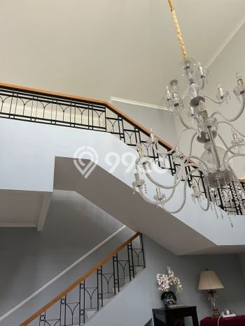 Rumah Modern LT 240m² Terawat di Kompleks Perumahan BSD, Tangerang Selatan Rumah Modern LT 240m² Terawat di Kompleks Perumahan BSD, Tangerang Selatan