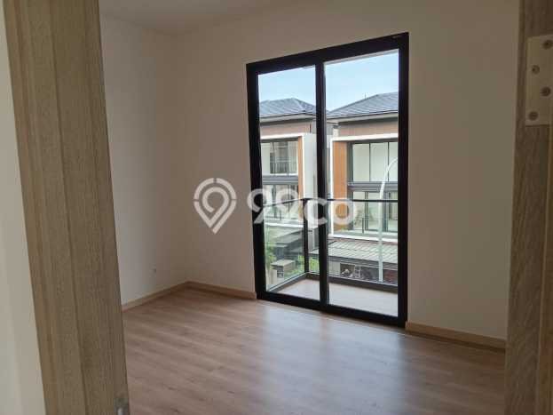 Rumah Mewah LB 445m2 Siap Huni Desain Elegan di BSD, Tangerang Rumah Mewah LB 445m2 Siap Huni Desain Elegan di BSD, Tangerang