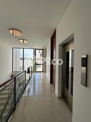 Hunian Eksklusif Siap Huni LT 495m2 di BSD, Tangerang Selatan Hunian Eksklusif Siap Huni LT 495m2 di BSD, Tangerang Selatan