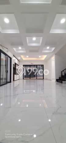 Rumah Eksklusif Siap Huni LT 200m2 di BSD, Tangerang Selatan Rumah Eksklusif Siap Huni LT 200m2 di BSD, Tangerang Selatan