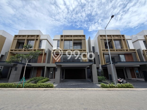 Ready to Use! Premium House LT 300m2 Desain Modern di BSD Ready to Use! Premium House LT 300m2 Desain Modern di BSD