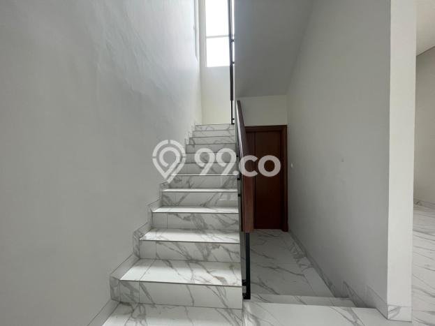 Rumah Eksklusif Siap Huni LT 202m2 di BSD, Tangerang Selatan Rumah Eksklusif Siap Huni LT 202m2 di BSD, Tangerang Selatan
