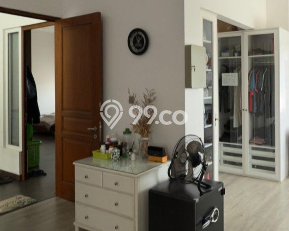 Hunian Mewah Siap Huni LT 211m2 di Serpong, Tangerang Selatan Hunian Mewah Siap Huni LT 211m2 di Serpong, Tangerang Selatan