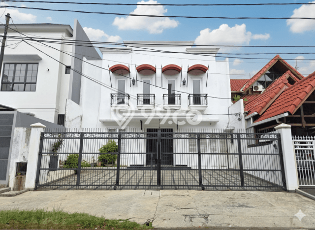 Jual Rumah Luas Elegan Dengan View Eksklusif di Pondok Indah, Jakarta Selatan Jual Rumah Luas Elegan Dengan View Eksklusif di Pondok Indah, Jakarta Selatan