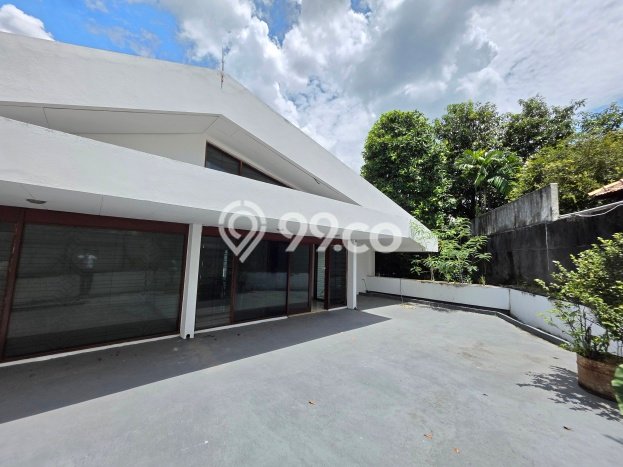 Ready to Use! Luxury House LT 602m2 Desain Elegan di Pondok Indah Ready to Use! Luxury House LT 602m2 Desain Elegan di Pondok Indah