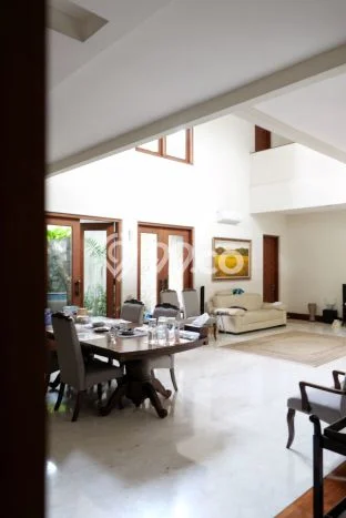 Disewakan Rumah Konsep Minimalis di Cipete Jakarta Selatan dengan 5 Kamar Disewakan Rumah Konsep Minimalis di Cipete Jakarta Selatan dengan 5 Kamar
