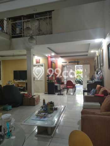 Rumah Strategis Modern Lb 200m2 di Duren Sawit, Jakarta Timur Rumah Strategis Modern Lb 200m2 di Duren Sawit, Jakarta Timur