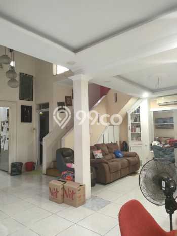 Rumah Strategis Modern Lb 200m2 di Duren Sawit, Jakarta Timur Rumah Strategis Modern Lb 200m2 di Duren Sawit, Jakarta Timur