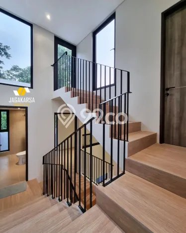 Rumah Mewah LB 194m2 Siap Huni Desain Elegan di Kemang, Jakarta Selatan Rumah Mewah LB 194m2 Siap Huni Desain Elegan di Kemang, Jakarta Selatan