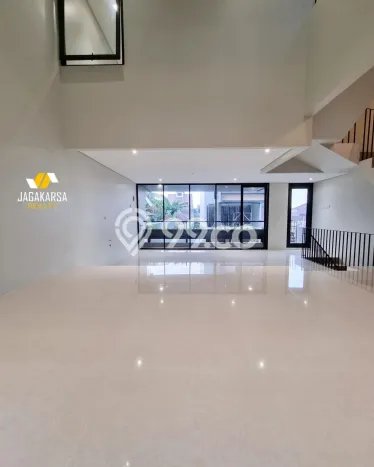 Rumah Mewah LB 194m2 Siap Huni Desain Elegan di Kemang, Jakarta Selatan Rumah Mewah LB 194m2 Siap Huni Desain Elegan di Kemang, Jakarta Selatan