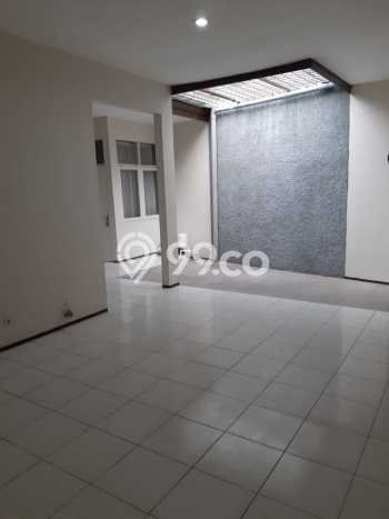 Hunian Mewah LB 180m2 Siap Pakai Desain Elegan di Bintaro, Jakarta Selatan Hunian Mewah LB 180m2 Siap Pakai Desain Elegan di Bintaro, Jakarta Selatan