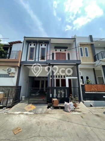 Kesempatan Langka Memiliki Rumah LT 60m² / LB 132m² di Pusat Kota Harapan Baru, Bekasi Kesempatan Langka Memiliki Rumah LT 60m² / LB 132m² di Pusat Kota Harapan Baru, Bekasi