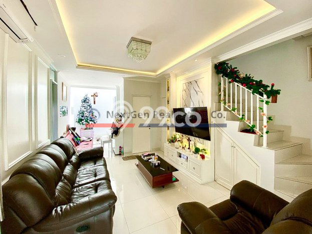 Jual Rumah Luas Elegan Dengan View Cantik di Gading Serpong, Tangerang Jual Rumah Luas Elegan Dengan View Cantik di Gading Serpong, Tangerang
