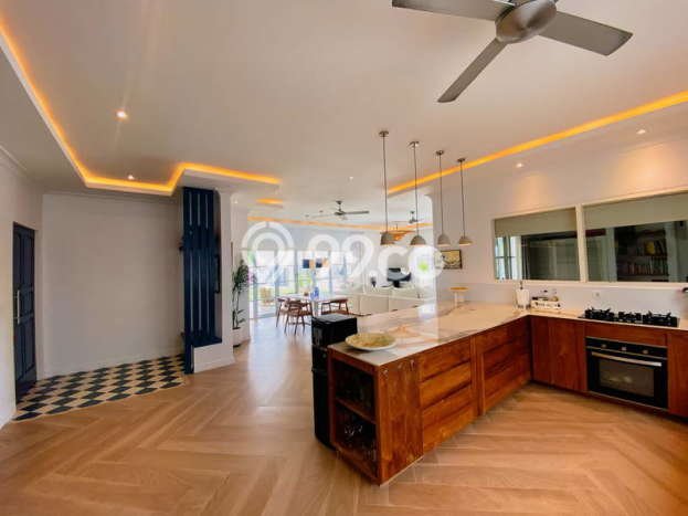 FOR SALE! Vila Kawasan , Luas 858m2m², Lokasi Strategis FOR SALE! Vila Kawasan , Luas 858m2m², Lokasi Strategis