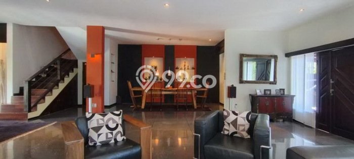 Vila Terawat di , Luas 325m2m², Lokasi Premium dengan akses bagus Vila Terawat di , Luas 325m2m², Lokasi Premium dengan akses bagus