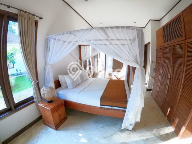 Dijual! Vila Kawasan , Luas 4250m2m², Lokasi Strategis Dijual! Vila Kawasan , Luas 4250m2m², Lokasi Strategis