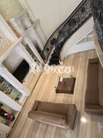 Siap Huni Hunian Elit 5 Kamar di Dukuh Pakis Dekat ke Mana Saja Siap Huni Hunian Elit 5 Kamar di Dukuh Pakis Dekat ke Mana Saja