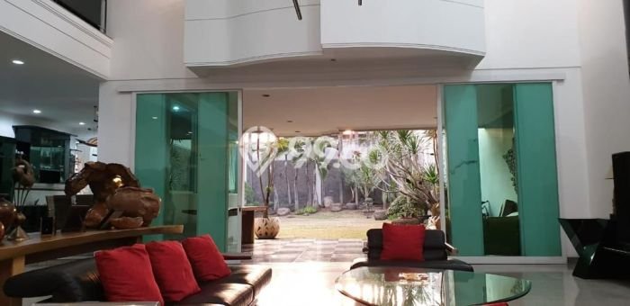 Rumah Elit LB 1200m2 Siap Huni Desain Elegan di Dago, Bandung Rumah Elit LB 1200m2 Siap Huni Desain Elegan di Dago, Bandung
