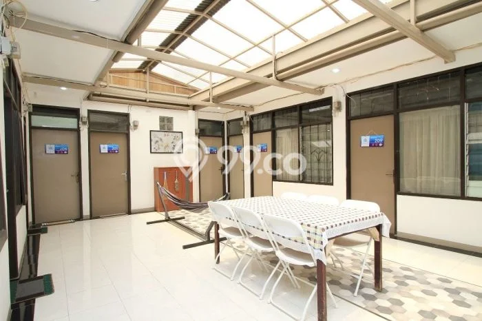 Rumah Elit LB 660m2 Siap Huni Desain Elegan di Surya Sumantri, Bandung Rumah Elit LB 660m2 Siap Huni Desain Elegan di Surya Sumantri, Bandung