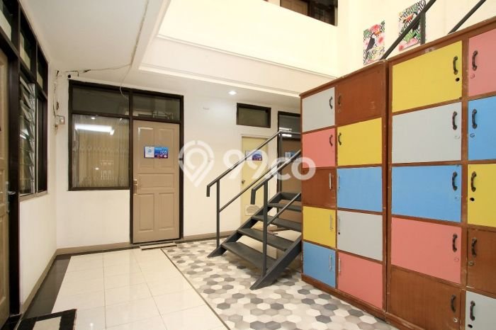 Rumah Elit LB 660m2 Siap Huni Desain Elegan di Surya Sumantri, Bandung Rumah Elit LB 660m2 Siap Huni Desain Elegan di Surya Sumantri, Bandung