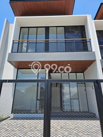 Rumah Modern di Setra Duta, Bandung, Luas 133m2m² Bangunan 200m2m² Rumah Modern di Setra Duta, Bandung, Luas 133m2m² Bangunan 200m2m²
