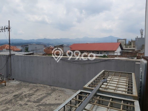 Rumah Elit LB 346m2 Siap Pakai Desain Elegan di Cicadas, Bandung Rumah Elit LB 346m2 Siap Pakai Desain Elegan di Cicadas, Bandung