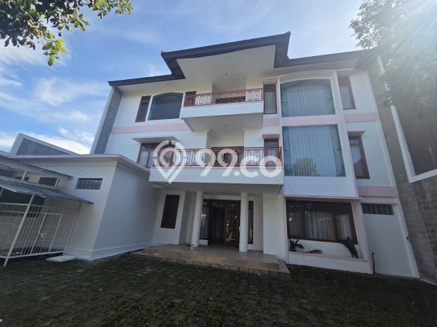 Rumah Luxury Modern Tanpa Renovasi di Setiabudi Bandung Rumah Luxury Modern Tanpa Renovasi di Setiabudi Bandung