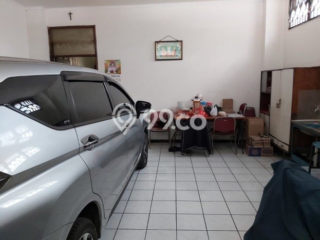 Rumah Elit LB 346m2 Siap Pakai Desain Elegan di Cicadas, Bandung Rumah Elit LB 346m2 Siap Pakai Desain Elegan di Cicadas, Bandung