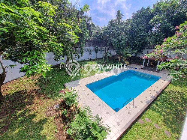 Ready to Use! Premium House LT 1420m2 Desain Modern di Kemang Ready to Use! Premium House LT 1420m2 Desain Modern di Kemang