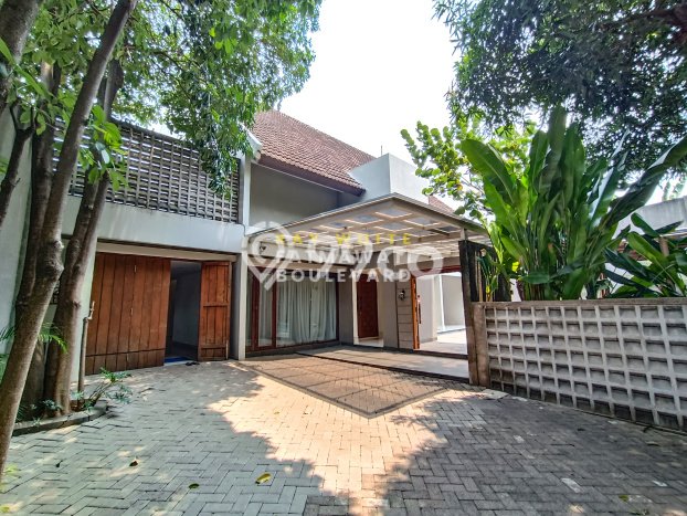 Hunian Impian Modern! Rumah Mewah area Cilandak, Jakarta Selatan, LT 1349m² LB 1344m² Hunian Impian Modern! Rumah Mewah area Cilandak, Jakarta Selatan, LT 1349m² LB 1344m²