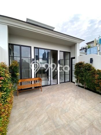 Rumah di Kebayoran Baru, Jakarta Selatan, Luas 300m² Bangunan 650m² Rumah di Kebayoran Baru, Jakarta Selatan, Luas 300m² Bangunan 650m²