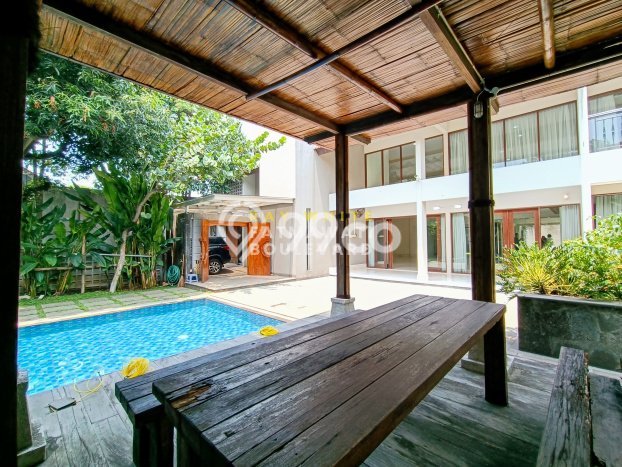 Hunian Impian Modern! Rumah Mewah area Cilandak, Jakarta Selatan, LT 1349m² LB 1344m² Hunian Impian Modern! Rumah Mewah area Cilandak, Jakarta Selatan, LT 1349m² LB 1344m²