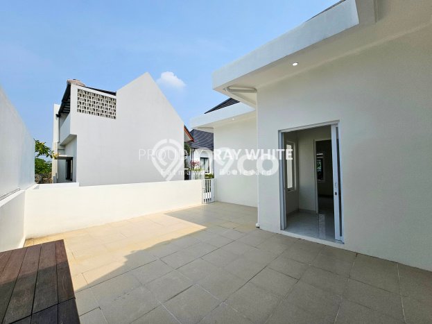 Rumah Strategis dengan 4 Kamar Tidur dan 4 Kamar Mandi di Kawasan Pejaten, Jakarta Selatan Rumah Strategis dengan 4 Kamar Tidur dan 4 Kamar Mandi di Kawasan Pejaten, Jakarta Selatan