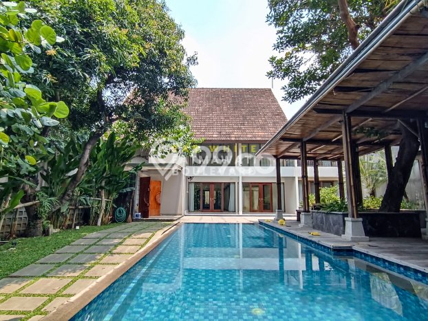 Hunian Impian Modern! Rumah Mewah area Cilandak, Jakarta Selatan, LT 1349m² LB 1344m² Hunian Impian Modern! Rumah Mewah area Cilandak, Jakarta Selatan, LT 1349m² LB 1344m²