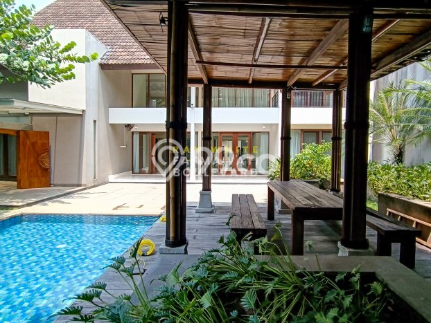 Hunian Impian Modern! Rumah Mewah area Cilandak, Jakarta Selatan, LT 1349m² LB 1344m² Hunian Impian Modern! Rumah Mewah area Cilandak, Jakarta Selatan, LT 1349m² LB 1344m²