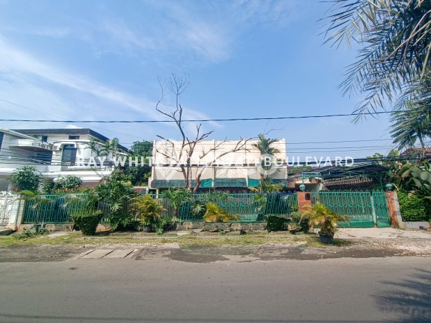 Rumah Nyaman di Cilandak, Jakarta Selatan, LT 705m² Bangunan 675m² Rumah Nyaman di Cilandak, Jakarta Selatan, LT 705m² Bangunan 675m²
