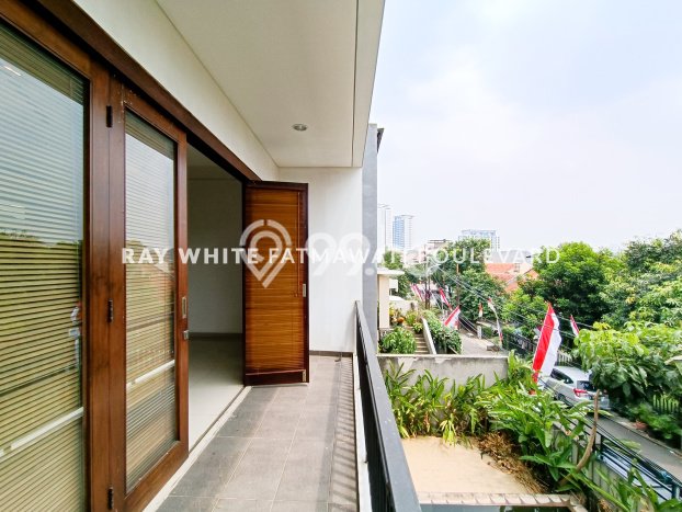 Siap Huni Hunian Elit 4 Kamar di Cilandak Dekat ke Mana Saja Siap Huni Hunian Elit 4 Kamar di Cilandak Dekat ke Mana Saja
