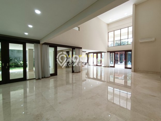 Hunian Impian Modern! Rumah Mewah area Cilandak, Jakarta Selatan, LT 1349m² LB 1344m² Hunian Impian Modern! Rumah Mewah area Cilandak, Jakarta Selatan, LT 1349m² LB 1344m²