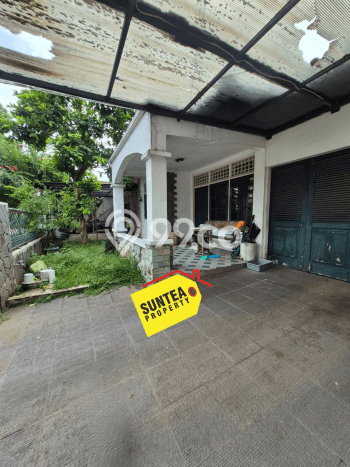 Rumah Elit Modern Tanpa Renovasi di Praja Dalam Jakarta Selatan Rumah Elit Modern Tanpa Renovasi di Praja Dalam Jakarta Selatan