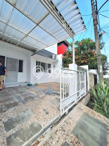 Hunian Nyaman Asri 3 KT Siap Huni di Sektor 5 - Bintaro Tangerang Selatan Hunian Nyaman Asri 3 KT Siap Huni di Sektor 5 - Bintaro Tangerang Selatan