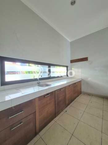 Jual Rumah Luas Megah Dengan View Eksklusif di Bintaro, Tangerang Selatan Jual Rumah Luas Megah Dengan View Eksklusif di Bintaro, Tangerang Selatan