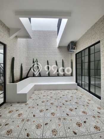 Hunian Elit LB 159m2 Siap Huni Desain Elegan di Sektor 9-Bintaro, Tangerang Selatan Hunian Elit LB 159m2 Siap Huni Desain Elegan di Sektor 9-Bintaro, Tangerang Selatan