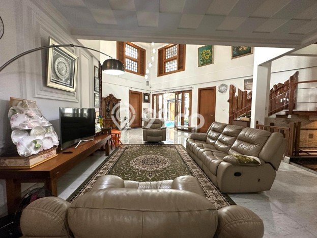 Rumah Luxury Modern Siap Huni di Bintaro Tangerang Selatan Rumah Luxury Modern Siap Huni di Bintaro Tangerang Selatan