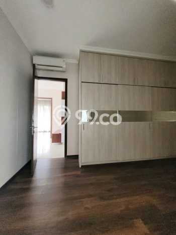 Hunian Elit LB 160m2 Siap Huni Desain Elegan di Bintaro, Tangerang Selatan Hunian Elit LB 160m2 Siap Huni Desain Elegan di Bintaro, Tangerang Selatan