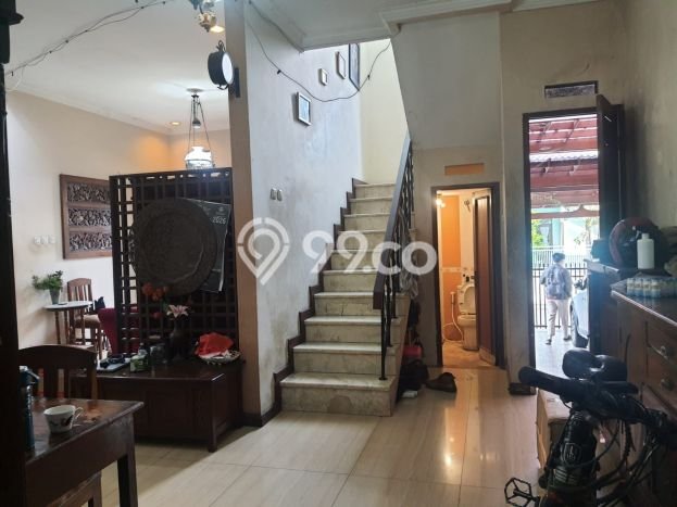 Rumah Strategis dengan Luas Tanah 172m2m² dan Luas Bangunan 270m2m² di Kawasan , Bandung Rumah Strategis dengan Luas Tanah 172m2m² dan Luas Bangunan 270m2m² di Kawasan , Bandung