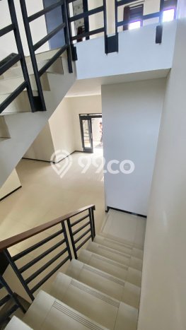 Jual Rumah Eksklusif 3 KT di Buah Batu, Bandung Jual Rumah Eksklusif 3 KT di Buah Batu, Bandung