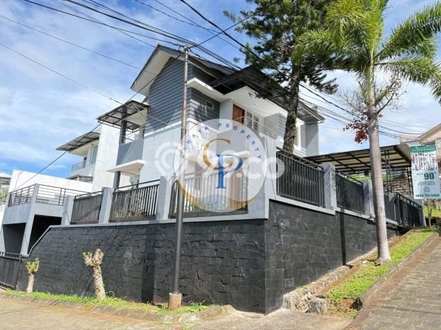 PROPERTI UNGGULAN! Rumah Strategis di Cilengkrang, Luas 215m² Bangunan 200m² PROPERTI UNGGULAN! Rumah Strategis di Cilengkrang, Luas 215m² Bangunan 200m²